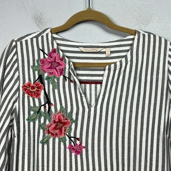 Soft Surroundings Black & White Stripe Floral Embroidered Tunic Top Large - Picture 2 of 9